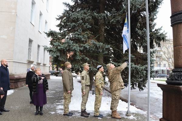 В Херсонской ОГА поднят флаг Военно - Морских сил ВСУ