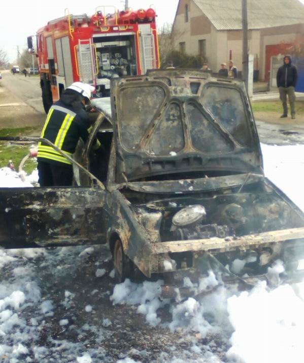 На Херсонщині повністю згоріла автівка
