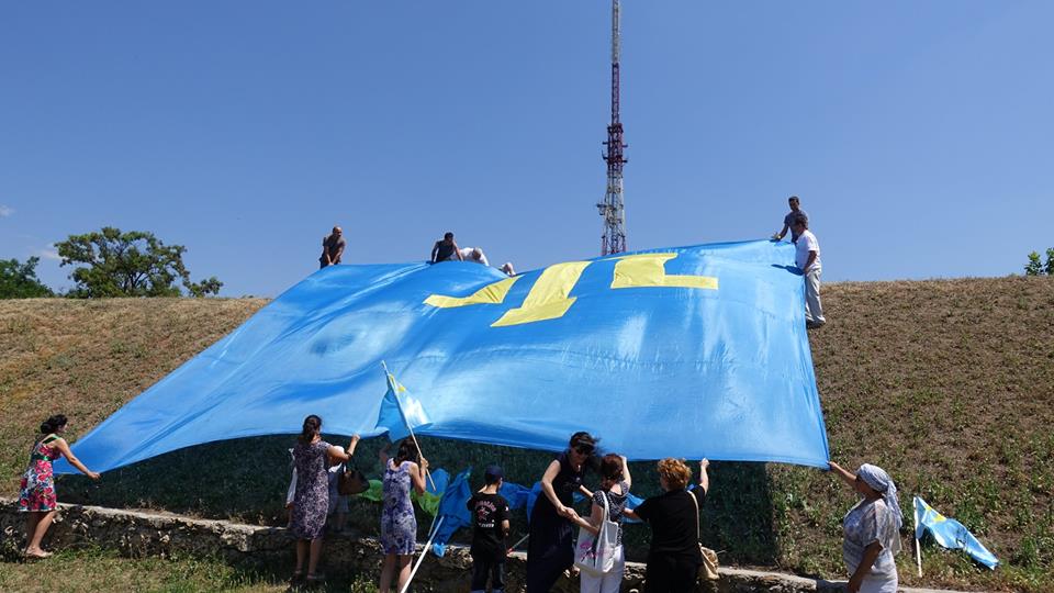 Новость ФОТОФАКТ: Крымские татары провели автопробег