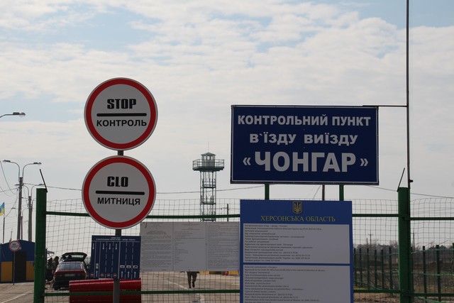 Оккупанты Крыма снова намеренно замедлили движение на КПВВ «Чонгар»