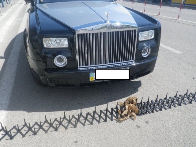 На границе с Крымом задержали элитный автомобиль