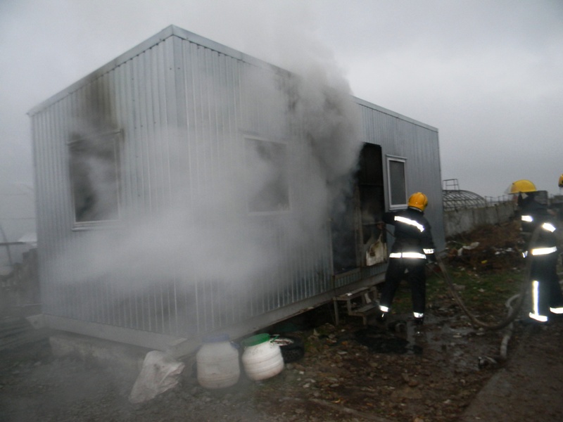 В Каховском районе загорелся сторожевой вагончик