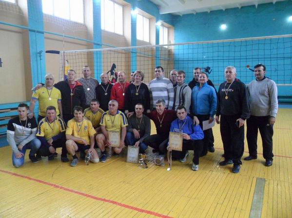 награждение команд волейболистов в Новотроицком