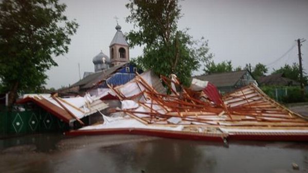 разрушенные крыши ураганом в Херсонской области