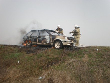 На трассе Херсонщины сгорел автомобиль