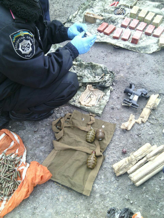Сотрудники полиции нашли арсенал боеприпасов