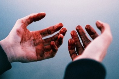Руки в крови