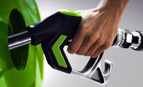 Новость НБУ снизил курс валюты, но цены на топливо все те же