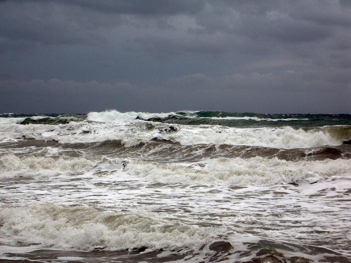 Новость На Херсонщине прогнозируют сильный шторм - волны будут подниматься до пяти метров