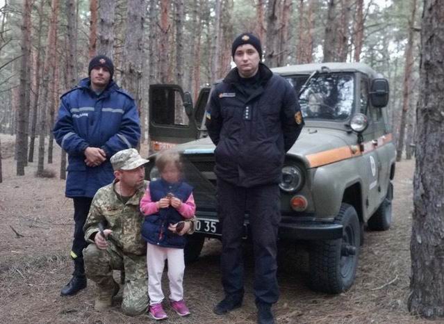 Спасатели нашли потерявшуюся девочку в Херсонских лесах