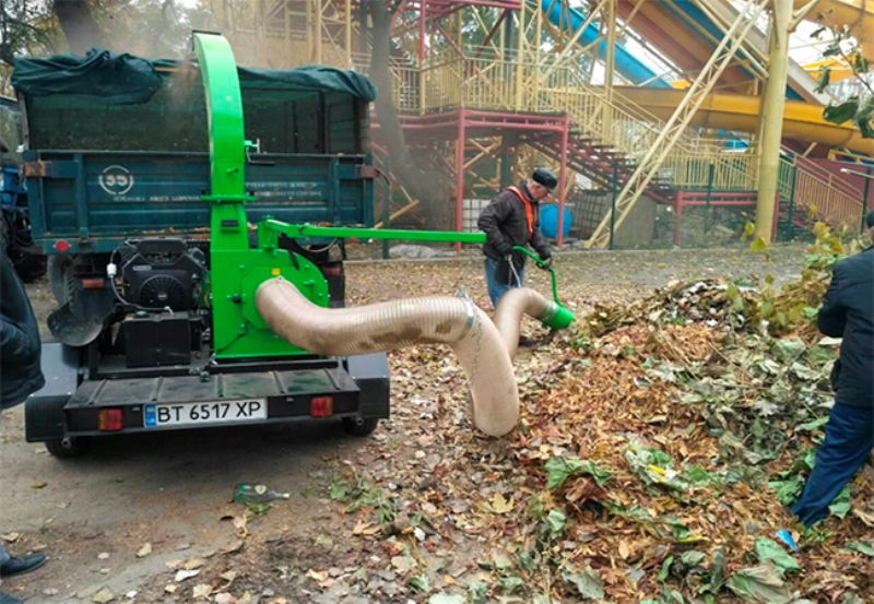 Скадовчане используют новые технологии для утилизации листвы