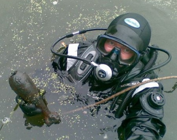 Новость Под Херсоном рыбаки выловили из дна реки минометную мину