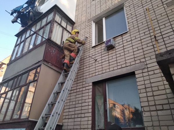 Пожежники-рятувальники допомогли жінці в непритомному стані