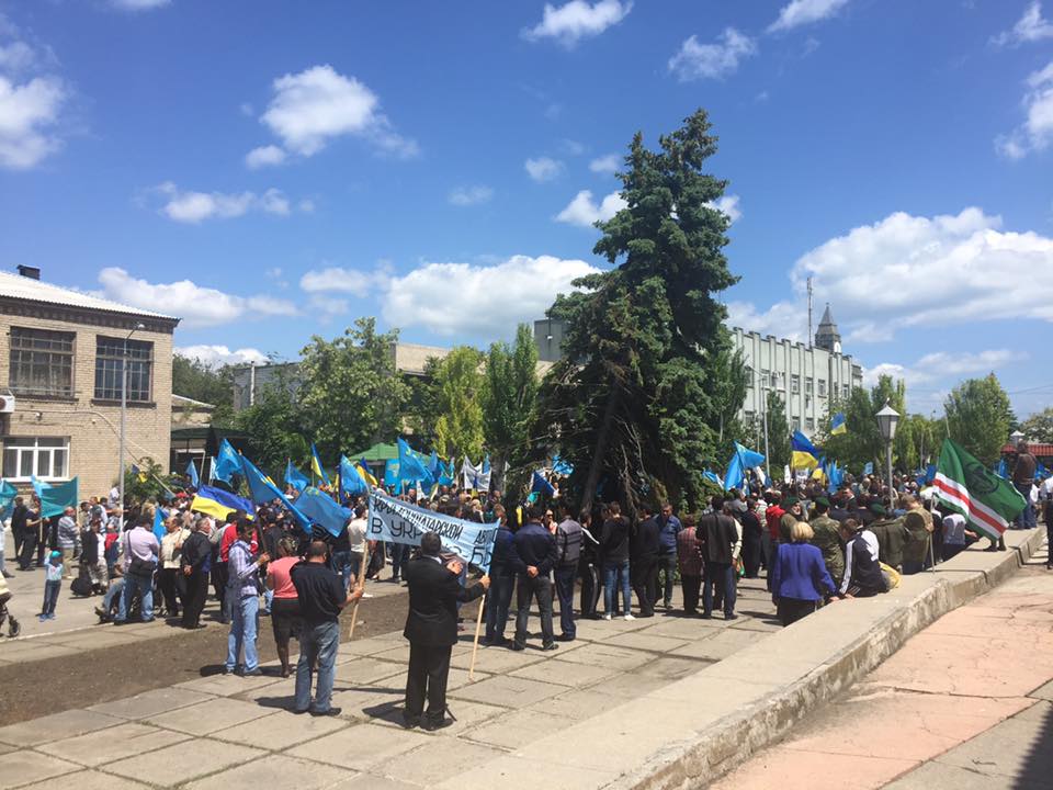Жители Геническа собрались на митинг