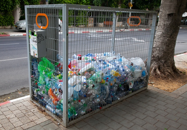 Новость В Херсоне продолжают устанавливать контейнеры для сбора пластика