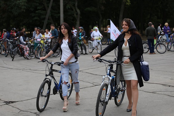 Новость В херсонском велопараде приняли участие 100 девушек