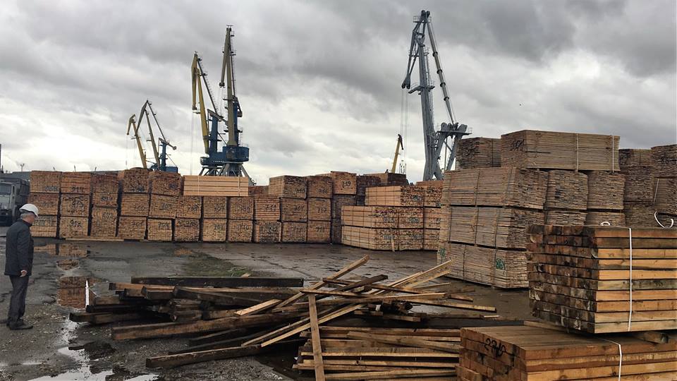 Через херсонский порт контрабандисты переправляли древесину в Турцию