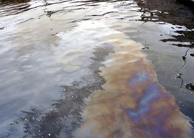 Новость На Днепре близ Херсона нефтяное пятно
