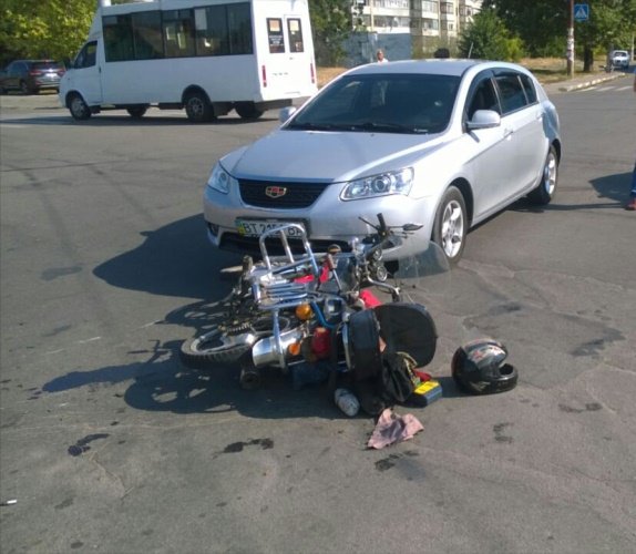 Авария в Херсоне: мотоциклист в больнице