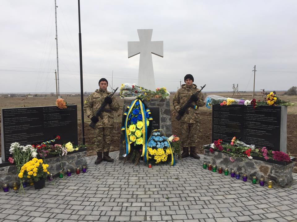 Новость На Херсонщине открыли памятник крымчанам, погибшим за Украину