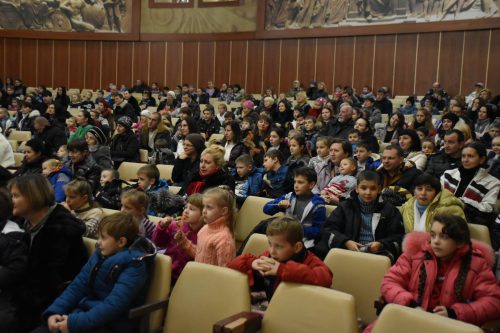 Новость Детям Херсонщины показали праздничное представление и вручили подарки от Святого Николая