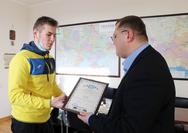 Нагороджується боксер з Херсону Валерій Шульга