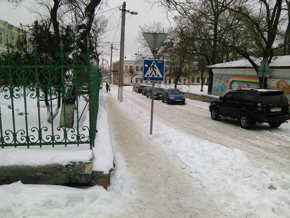 Новость В Херсоне не спешат чистить дороги от снега