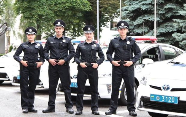 Новость Патрульные полицейские отчитаются перед херсонцами