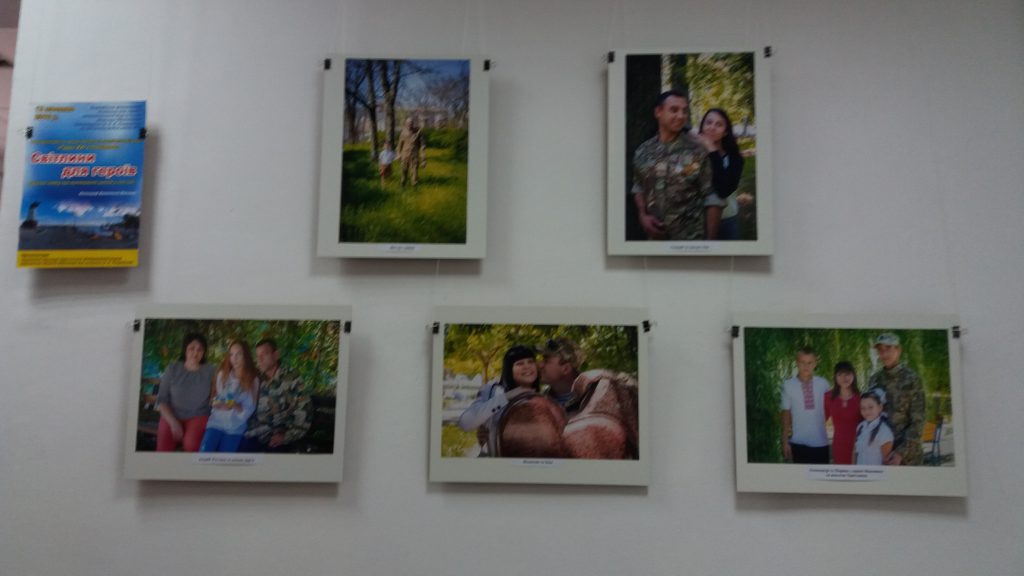 Новость В Херсоне презентовали выставку «Фотографии для героев»