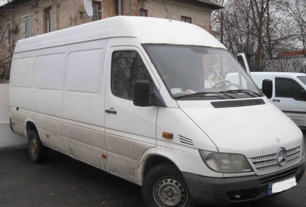 В Новой Каховке обнаружили угнанный микроавтобус