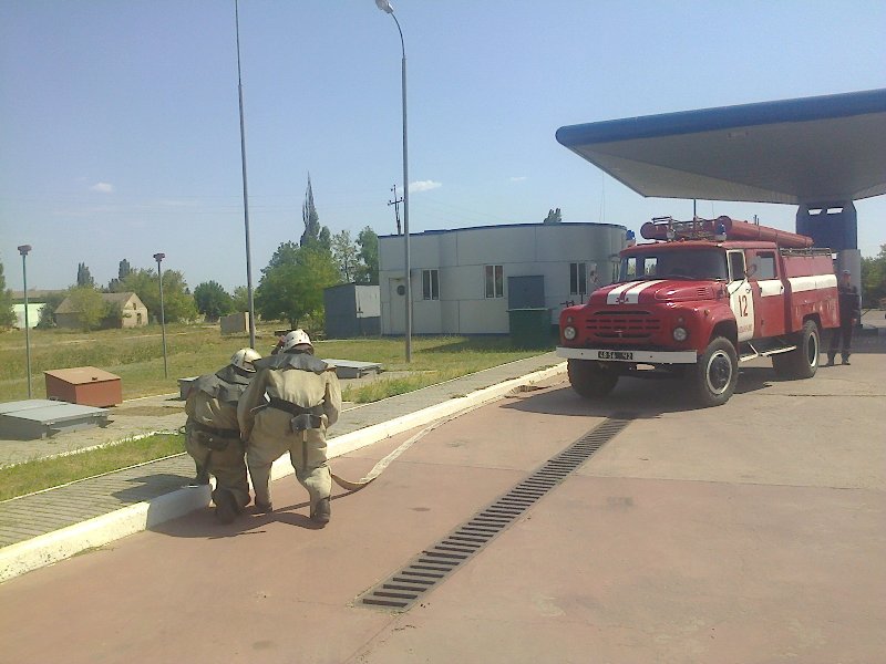 На Херсонщине спасатели ликвидировали утечку топлива из АЗС
