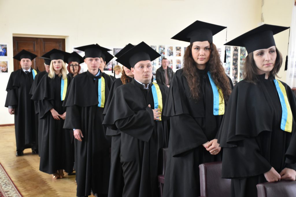 Выпускникам госслужбы ХНТУ вручили дипломы магистров