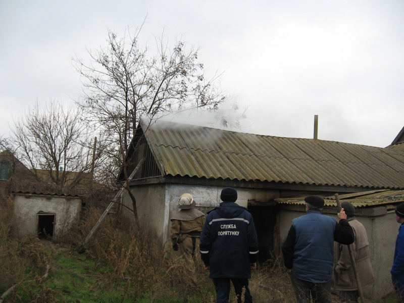 В Белозерском районе горела хозяйственная постройка