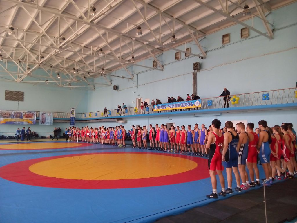 В Херсоне открыли Всеукраинский турнир по вольной борьбе