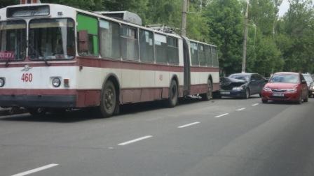 В Херсоне очередное ДТП: троллейбус догнали