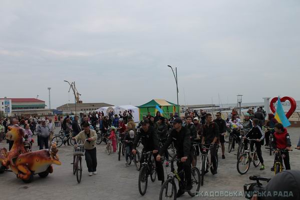Велопробег в Скадовске на фестивале бычка