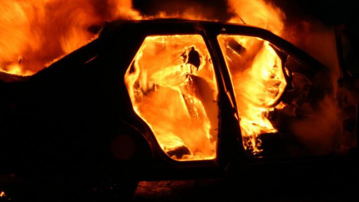 В Херсоне сожгли автомобиль