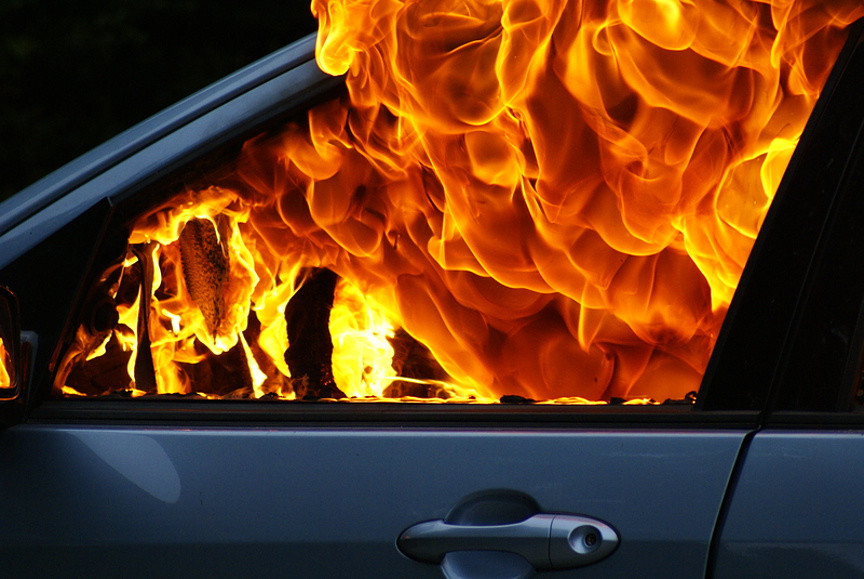 Новость В Херсоне подожгли легковой автомобиль