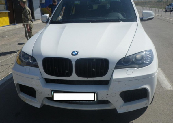 Из Крыма пытались незаконно вывезти «BMW Х5»
