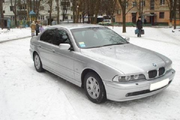 В Херсоне угнали автомобиль марки «BMW 520»