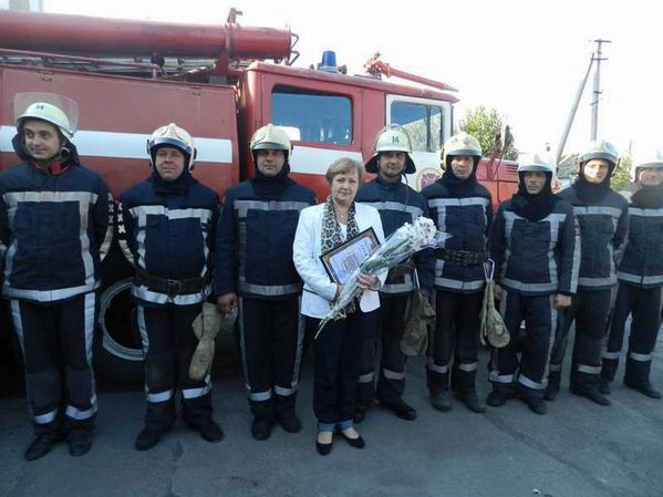 Состав 14-й спасательной части и Людмила Лахненко 
