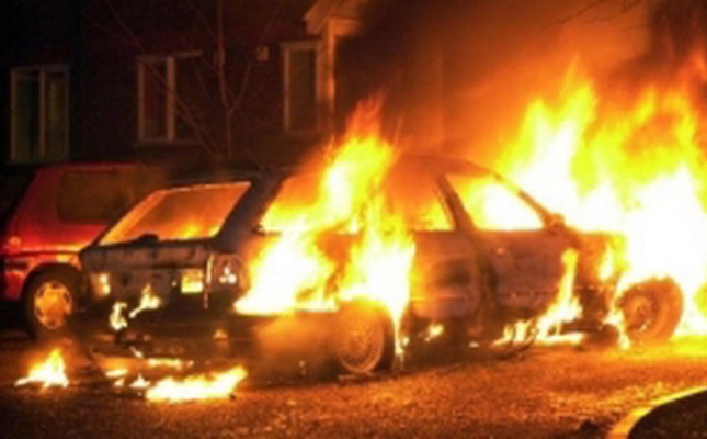 В центре Херсона сгорел автомобиль
