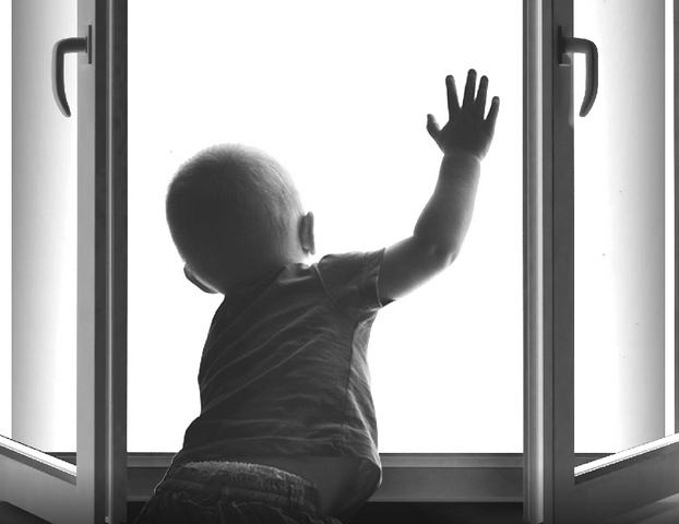 Новость В Каховке 3-летний ребенок выпал из окна многоэтажки