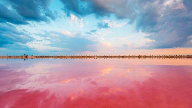 Рожеве озеро на Херсонщині