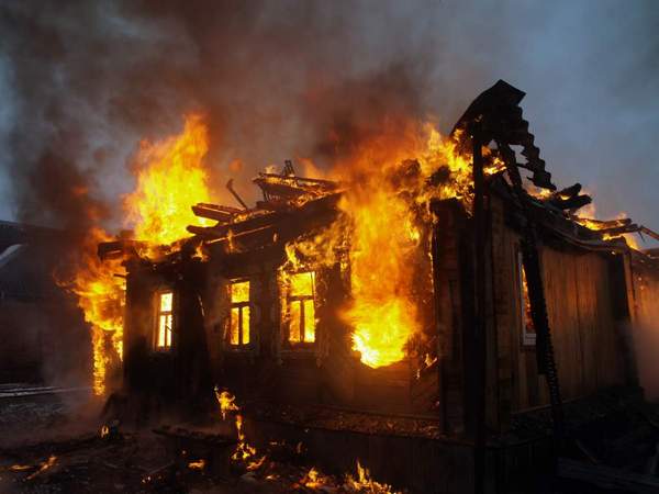 Новость Житель Геническа, пытаясь потушить сарай, получил сильные ожоги