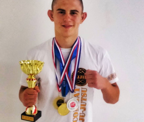 Херсонец завоевал серебро Чемпионата Европы по боевому самбо