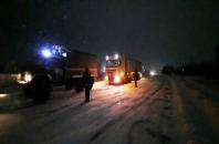 Новость На Херсоншині рятувальники вилучили 18 вантажівок із заметів