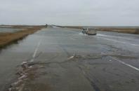Новость На проїздній частині автодороги Генічеськ-Стрілкове розлилося Азовське море