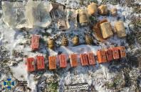 Новость На Херсонщині СБУ виявила схрон з бойовими засобами ураження
