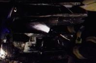 Вночі в Херсоні на стоянці згоріли дві іномарки
